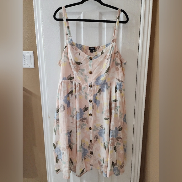 Torrid Light Pink Floral Challis Button Hi-Lo Dress - Picture 1 of 2